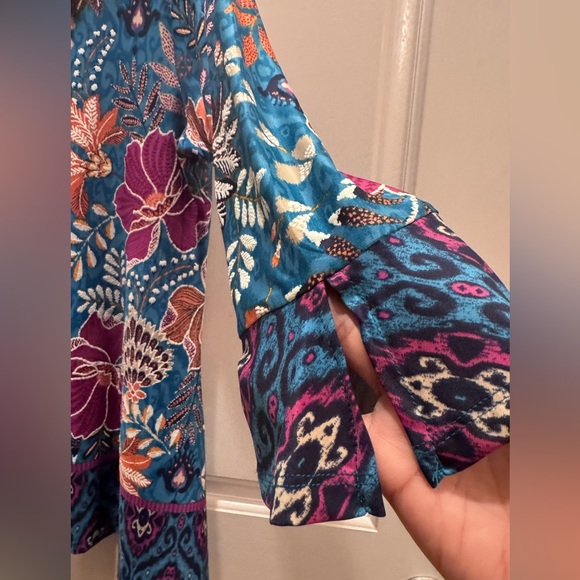 3 for $20 - * Teal Floral V-Neck Tunic with Purple & Orange Accents - Picture 2 of 5